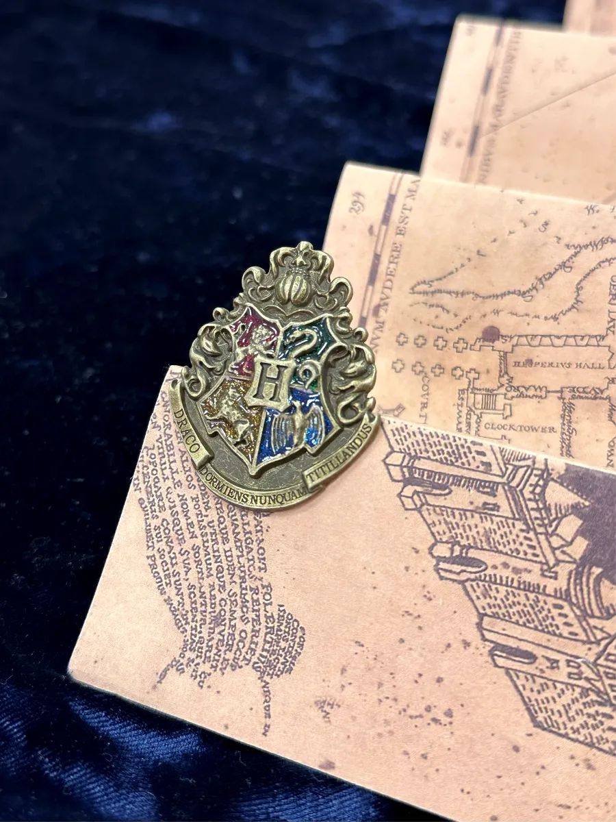 Значок Гарри Поттер металлический на рюкзак картинка №3